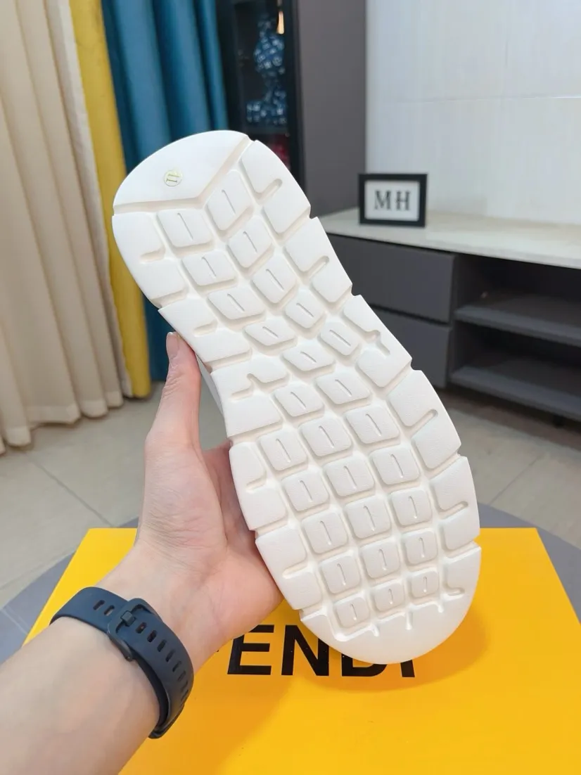 Factory price 420🌹🌹【FENDI】FENDI classic and comfortable men, this complex sneaker is made of soft calfskin➕genuine leather lining➕original ultra-light rubber material with rough outsole. This unique light and thin style is suitable for the casual and exquisite sensibility of this season. It is comfortable and natural on the feet. It is an everyday style for casual travel in autumn and winter! 38/44